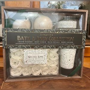 Livegreen Bath and Body Collection Gift Set with Bath Petals, scrub, lotion New